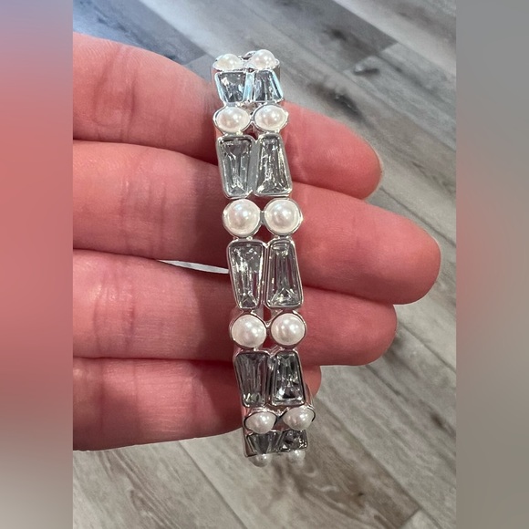 Pearl/Rhinestone Bracelet - Picture 2 of 2
